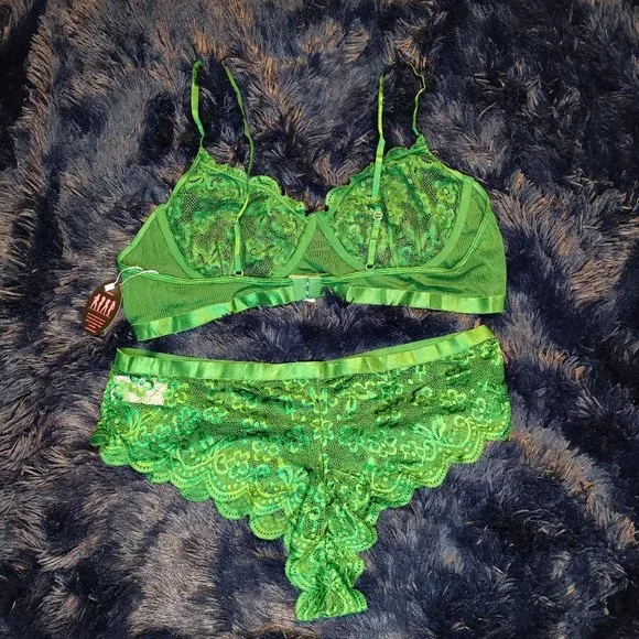 Sexy Lingerie Set Underwire Lace Bra and Panty - Picture 3 of 7